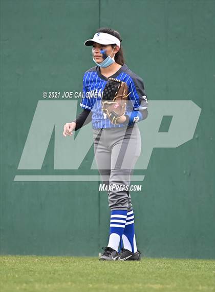Thumbnail 2 in Somerset vs SA Roosevelt (NEISD Tournament) photogallery.
