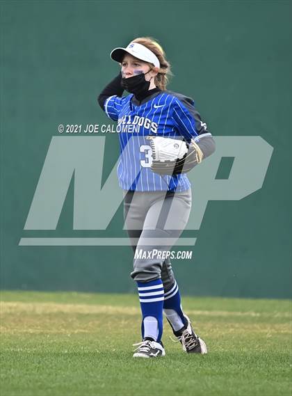 Thumbnail 2 in Somerset vs SA Roosevelt (NEISD Tournament) photogallery.