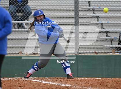 Thumbnail 1 in Somerset vs SA Roosevelt (NEISD Tournament) photogallery.