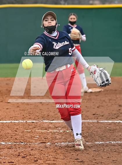 Thumbnail 2 in Somerset vs SA Roosevelt (NEISD Tournament) photogallery.