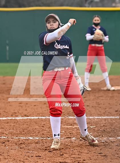 Thumbnail 3 in Somerset vs SA Roosevelt (NEISD Tournament) photogallery.
