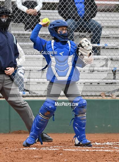 Thumbnail 1 in Somerset vs SA Roosevelt (NEISD Tournament) photogallery.