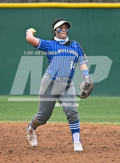 Thumbnail 2 in Somerset vs SA Roosevelt (NEISD Tournament) photogallery.