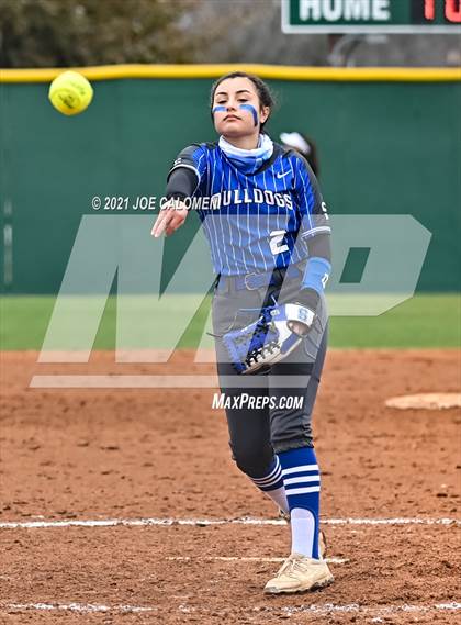 Thumbnail 2 in Somerset vs SA Roosevelt (NEISD Tournament) photogallery.