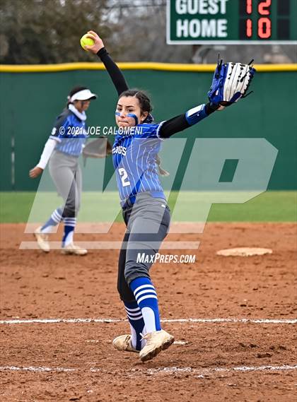 Thumbnail 2 in Somerset vs SA Roosevelt (NEISD Tournament) photogallery.