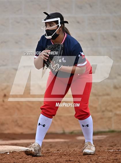 Thumbnail 1 in Somerset vs SA Roosevelt (NEISD Tournament) photogallery.