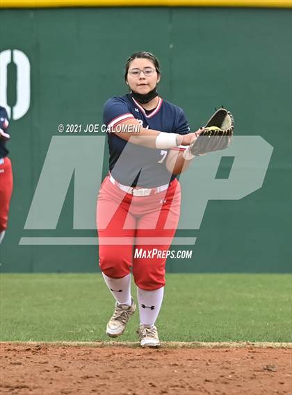 Thumbnail 1 in Somerset vs SA Roosevelt (NEISD Tournament) photogallery.