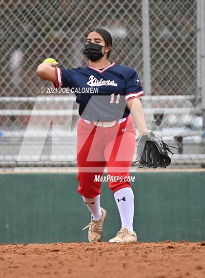 Thumbnail 2 in Somerset vs SA Roosevelt (NEISD Tournament) photogallery.