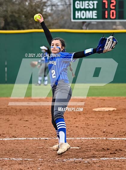 Thumbnail 3 in Somerset vs SA Roosevelt (NEISD Tournament) photogallery.