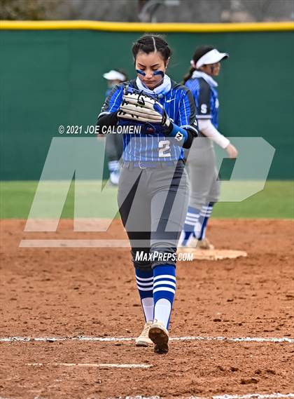Thumbnail 1 in Somerset vs SA Roosevelt (NEISD Tournament) photogallery.