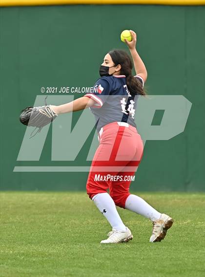 Thumbnail 2 in Somerset vs SA Roosevelt (NEISD Tournament) photogallery.
