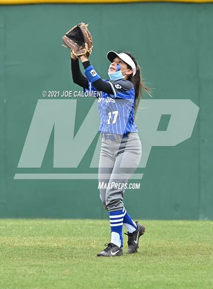 Thumbnail 3 in Somerset vs SA Roosevelt (NEISD Tournament) photogallery.