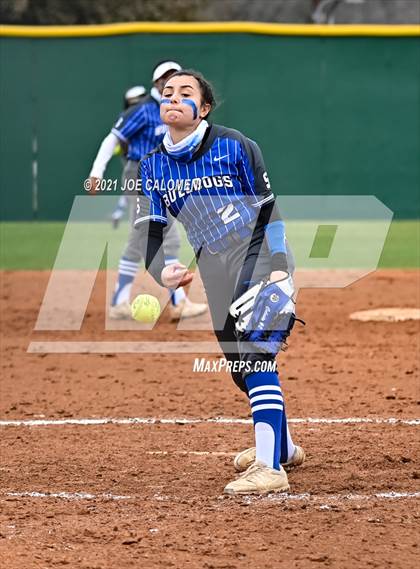 Thumbnail 1 in Somerset vs SA Roosevelt (NEISD Tournament) photogallery.