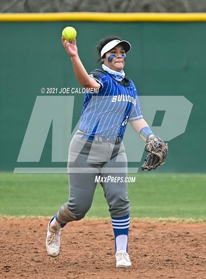 Thumbnail 3 in Somerset vs SA Roosevelt (NEISD Tournament) photogallery.