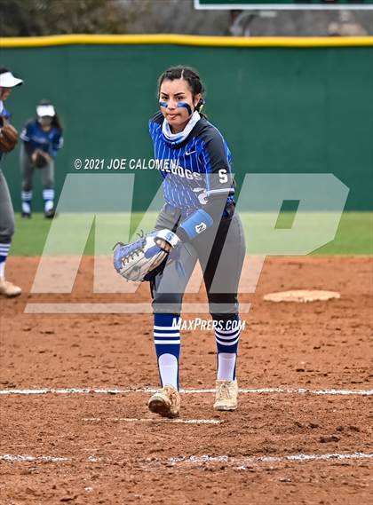 Thumbnail 3 in Somerset vs SA Roosevelt (NEISD Tournament) photogallery.