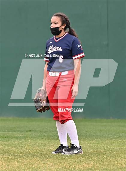 Thumbnail 1 in Somerset vs SA Roosevelt (NEISD Tournament) photogallery.