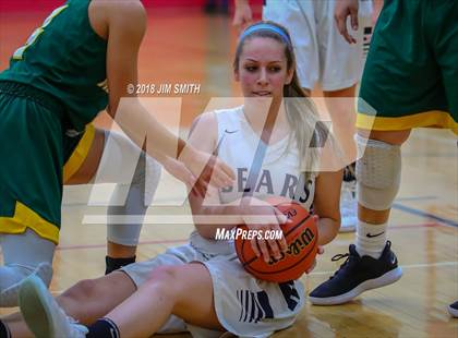 Thumbnail 3 in Mayfield vs. La Cueva (Albuquerque Academy Joe Armijo Basketball Classic) photogallery.