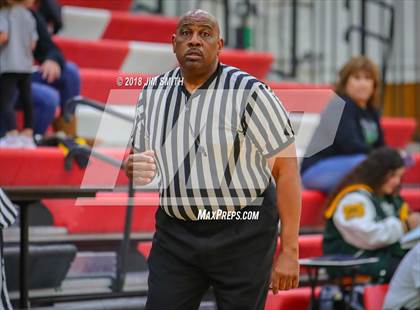 Thumbnail 3 in Mayfield vs. La Cueva (Albuquerque Academy Joe Armijo Basketball Classic) photogallery.