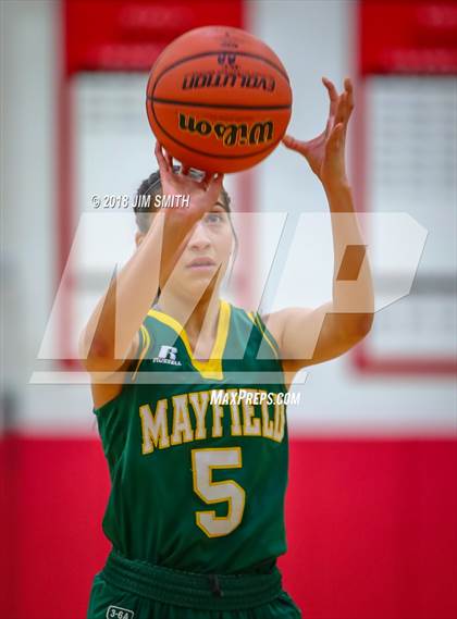 Thumbnail 2 in Mayfield vs. La Cueva (Albuquerque Academy Joe Armijo Basketball Classic) photogallery.