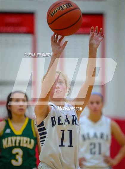 Thumbnail 1 in Mayfield vs. La Cueva (Albuquerque Academy Joe Armijo Basketball Classic) photogallery.