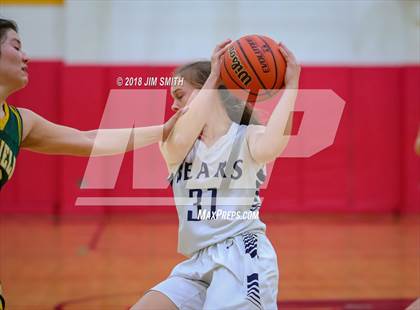 Thumbnail 3 in Mayfield vs. La Cueva (Albuquerque Academy Joe Armijo Basketball Classic) photogallery.