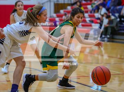 Thumbnail 3 in Mayfield vs. La Cueva (Albuquerque Academy Joe Armijo Basketball Classic) photogallery.