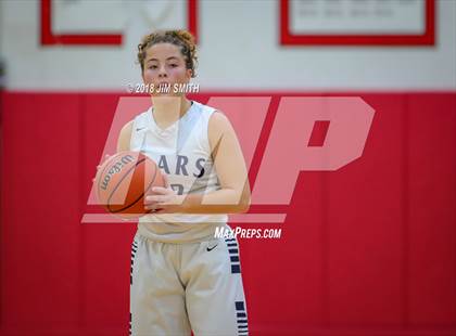 Thumbnail 2 in Mayfield vs. La Cueva (Albuquerque Academy Joe Armijo Basketball Classic) photogallery.