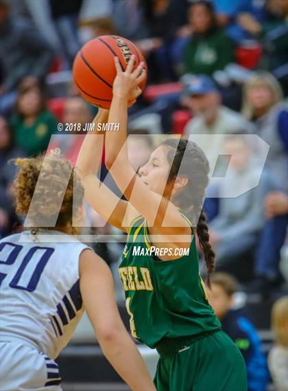 Thumbnail 2 in Mayfield vs. La Cueva (Albuquerque Academy Joe Armijo Basketball Classic) photogallery.