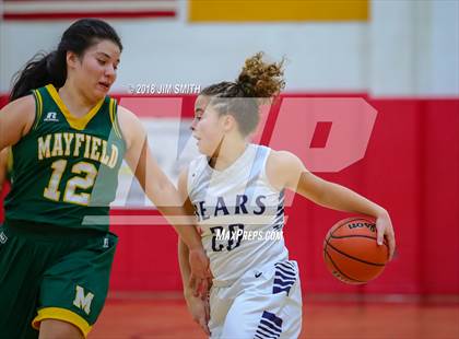 Thumbnail 2 in Mayfield vs. La Cueva (Albuquerque Academy Joe Armijo Basketball Classic) photogallery.