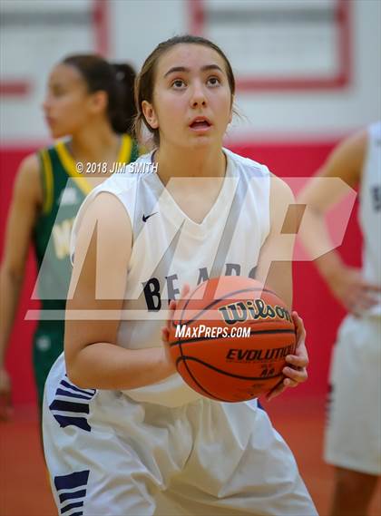 Thumbnail 3 in Mayfield vs. La Cueva (Albuquerque Academy Joe Armijo Basketball Classic) photogallery.
