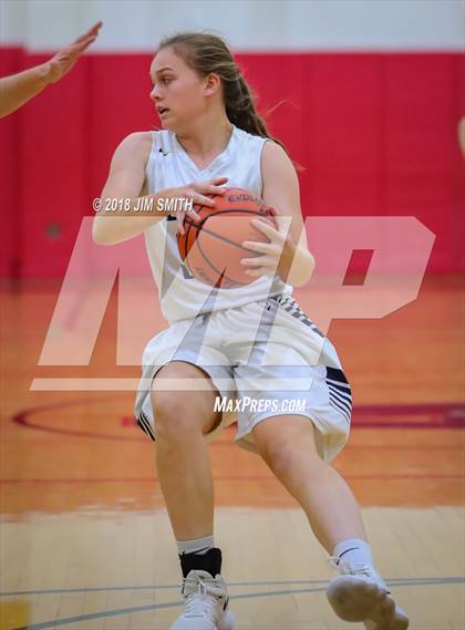 Thumbnail 1 in Mayfield vs. La Cueva (Albuquerque Academy Joe Armijo Basketball Classic) photogallery.