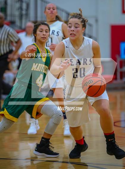 Thumbnail 2 in Mayfield vs. La Cueva (Albuquerque Academy Joe Armijo Basketball Classic) photogallery.