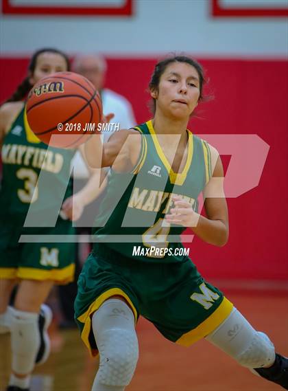 Thumbnail 1 in Mayfield vs. La Cueva (Albuquerque Academy Joe Armijo Basketball Classic) photogallery.