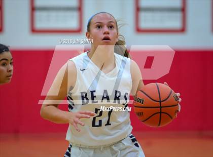Thumbnail 3 in Mayfield vs. La Cueva (Albuquerque Academy Joe Armijo Basketball Classic) photogallery.