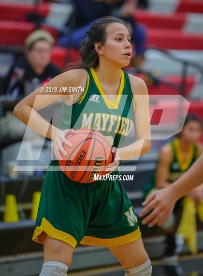 Thumbnail 2 in Mayfield vs. La Cueva (Albuquerque Academy Joe Armijo Basketball Classic) photogallery.