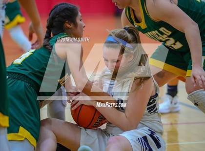 Thumbnail 3 in Mayfield vs. La Cueva (Albuquerque Academy Joe Armijo Basketball Classic) photogallery.