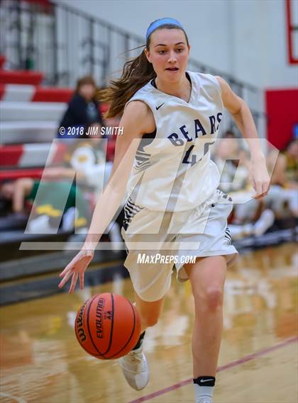 Thumbnail 2 in Mayfield vs. La Cueva (Albuquerque Academy Joe Armijo Basketball Classic) photogallery.