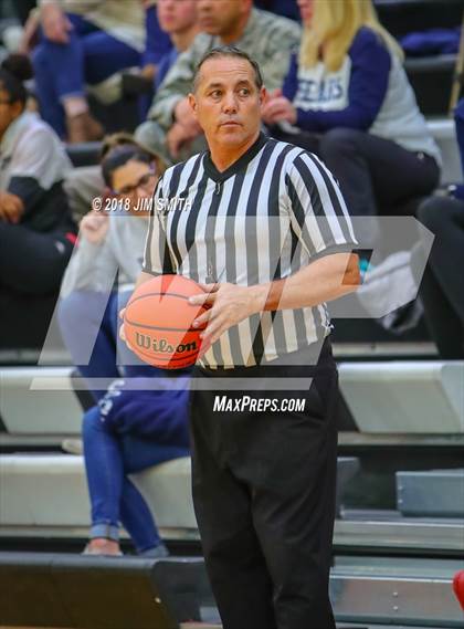 Thumbnail 3 in Mayfield vs. La Cueva (Albuquerque Academy Joe Armijo Basketball Classic) photogallery.