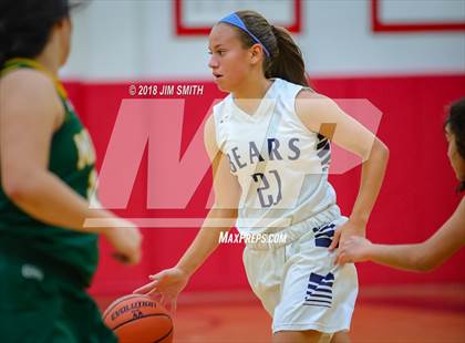 Thumbnail 1 in Mayfield vs. La Cueva (Albuquerque Academy Joe Armijo Basketball Classic) photogallery.