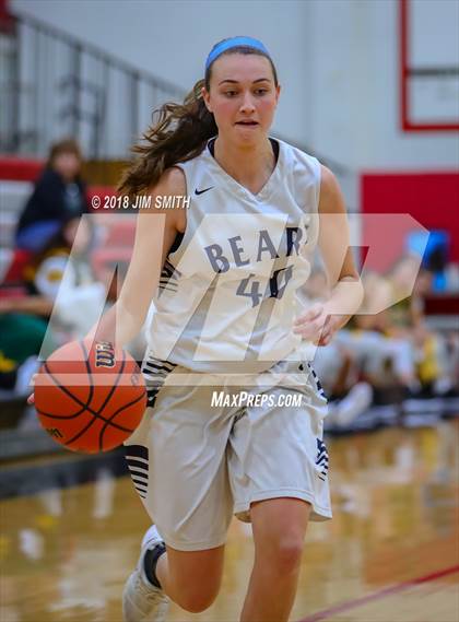 Thumbnail 3 in Mayfield vs. La Cueva (Albuquerque Academy Joe Armijo Basketball Classic) photogallery.