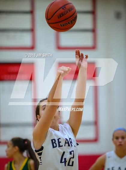 Thumbnail 1 in Mayfield vs. La Cueva (Albuquerque Academy Joe Armijo Basketball Classic) photogallery.