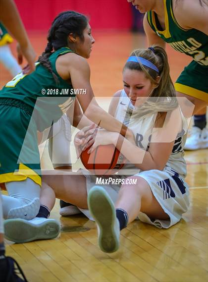 Thumbnail 1 in Mayfield vs. La Cueva (Albuquerque Academy Joe Armijo Basketball Classic) photogallery.