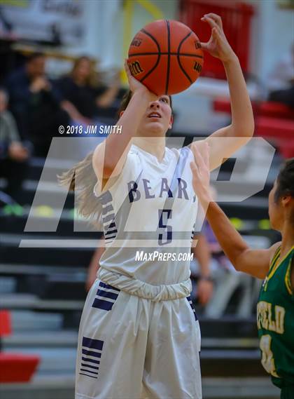 Thumbnail 2 in Mayfield vs. La Cueva (Albuquerque Academy Joe Armijo Basketball Classic) photogallery.