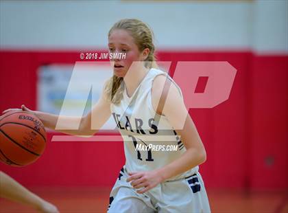 Thumbnail 2 in Mayfield vs. La Cueva (Albuquerque Academy Joe Armijo Basketball Classic) photogallery.
