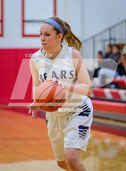 Thumbnail 2 in Mayfield vs. La Cueva (Albuquerque Academy Joe Armijo Basketball Classic) photogallery.