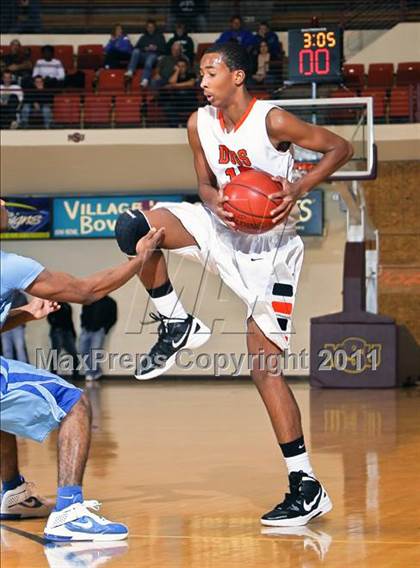 Thumbnail 1 in Burkburnett vs. Wilmer-Hutchins (Fantasy of Lights) photogallery.