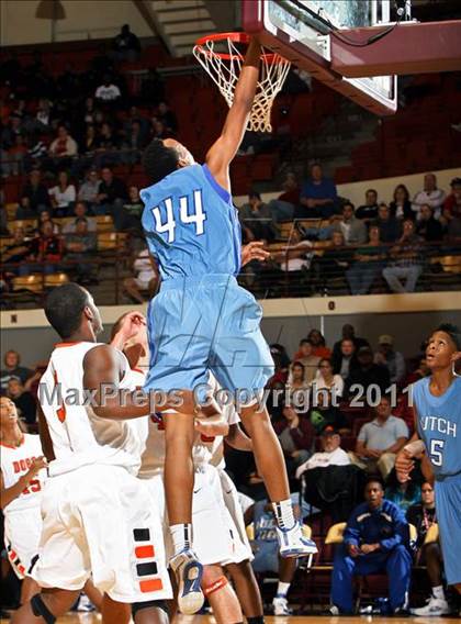 Thumbnail 1 in Burkburnett vs. Wilmer-Hutchins (Fantasy of Lights) photogallery.
