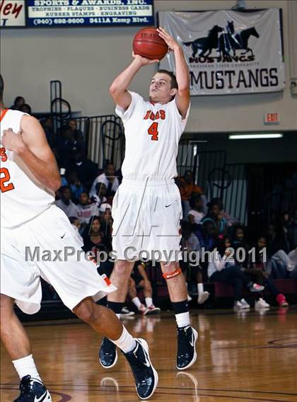 Thumbnail 3 in Burkburnett vs. Wilmer-Hutchins (Fantasy of Lights) photogallery.