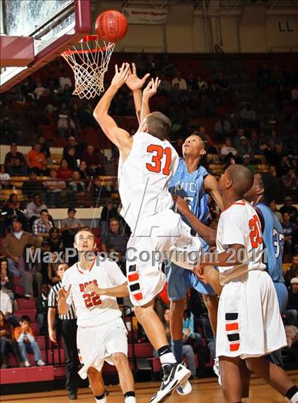 Thumbnail 1 in Burkburnett vs. Wilmer-Hutchins (Fantasy of Lights) photogallery.
