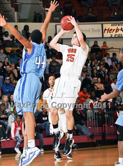 Thumbnail 2 in Burkburnett vs. Wilmer-Hutchins (Fantasy of Lights) photogallery.